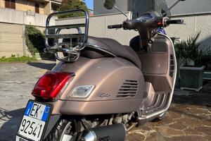 Vespa 300 GTS touring