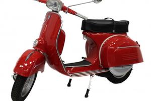 Piaggio Vespa 180 Super Sport del 1966 rossa