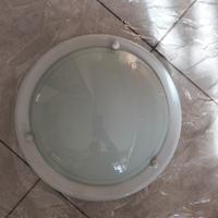 Plafoniera da soffitto bianca e diffusore in vetro