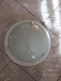 Plafoniera da soffitto bianca e diffusore in vetro