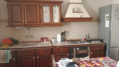 Cucina senza frigorifero legno massello