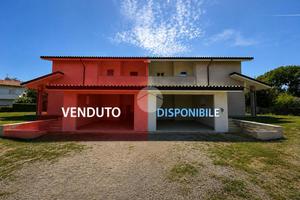 VILLA A SCHIERA A IVREA