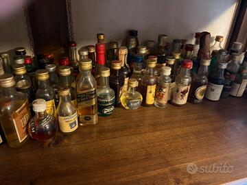 Vendi collezione circa 120 mignon liquori