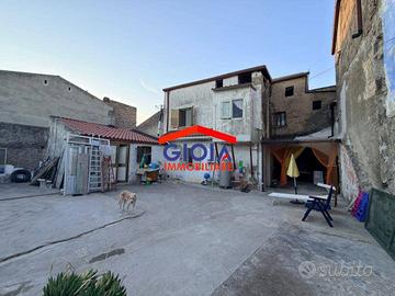 Appartamento di 220 m² con più di 5 locali e box a