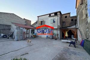 Appartamento di 220 m² con più di 5 locali e box a