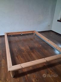 Contorno letto in legno