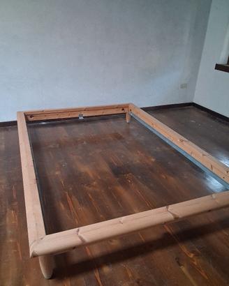 Contorno letto in legno