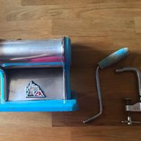 Macchina manuale per stendere la pasta