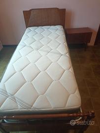 letto 1 piazza con materasso e comodino