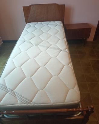 letto 1 piazza con materasso e comodino