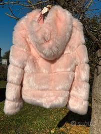 Pelliccia sintetica rosa con cappuccio e cerniera