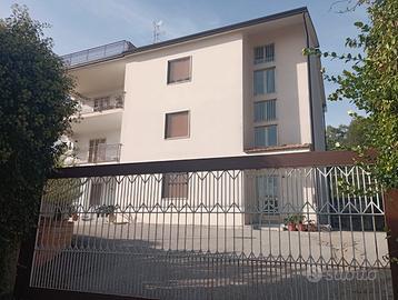 4 vani con terrazzo
