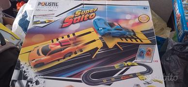 Pista di macchinine supersalto e lavagnetta