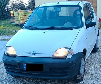 FIAT 600 bianca 2006