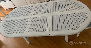 Tavolo panca e 5 sedie da regista. Il tavolo apert