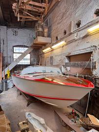 Motoscafo dalla pietà adriatico super