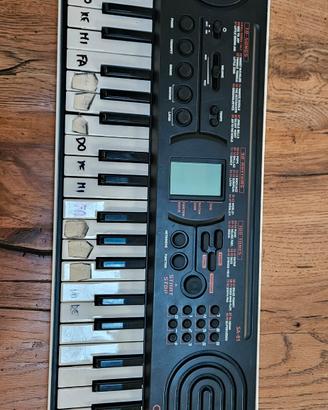 pianola Casio SA81