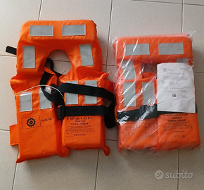 Giubbotti(3) di salvataggio nautico