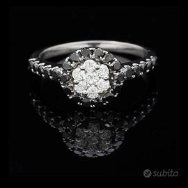 ANELLO FLOWER ORO 18KT BRILLANTI  BIANCHI E NERI