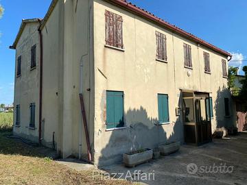 ABITAZIONE SINGOLA CON ANNESSI E TERRRENO