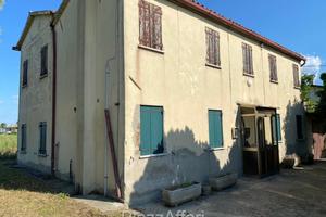 ABITAZIONE SINGOLA CON ANNESSI E TERRRENO