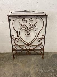 Inferiata in ferro battuto