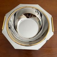 Insalatiera in acciaio inox con rifiniture dorate