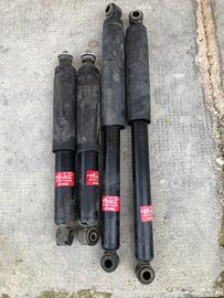 Ammortizzatori Nissan Terrano 2 2.4/2.7