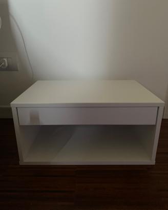 Comodini sospeso