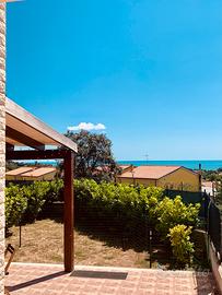 Last minute a Sirolo, appartamento con giardino