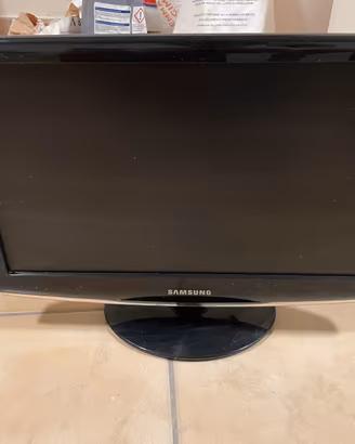 TV Samsung 19” SyncMaster 933HD tenuto bene