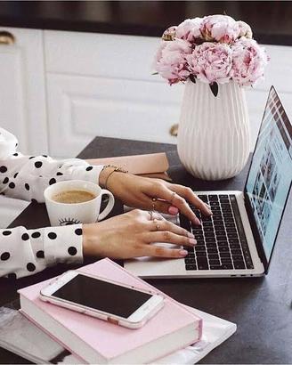 Lavoro da casa confezionamento, battitura testi,