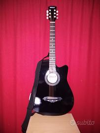 Chitarra acustica 4/4 praticamente nuova
