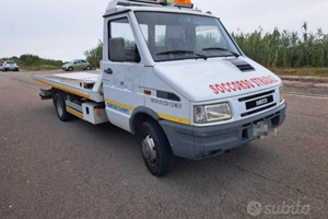 Carroatrezzi scarrabile iveco daily 49 10 con gru