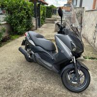 Yamaha XMax 250 moto scooter