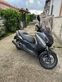 Yamaha XMax 250 moto scooter