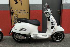 Piaggio Vespa 300 GTS