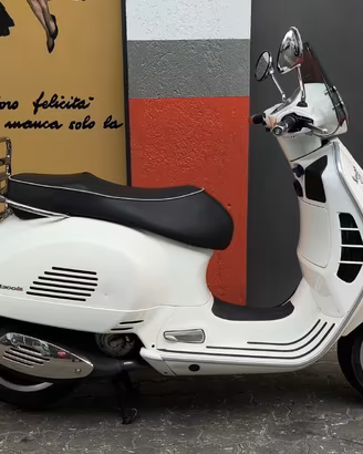 Piaggio Vespa 300 GTS