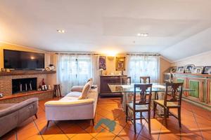 Villa di 300 m² con più di 5 locali a Zagarolo