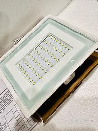 Faro Led Potente nuovo. Vedi Leggi.