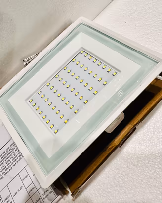 Faro Led Potente nuovo. Vedi Leggi.