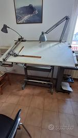 Tavolo da disegno per geometra con tecnigrafo