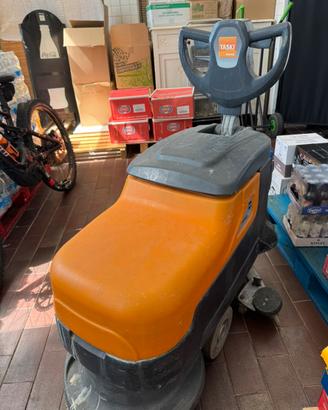 Taski Swingo455 lavapavimenti industriali
