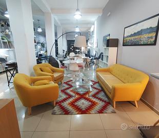 Divano tre posti + due poltrone