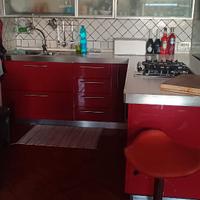 Cucina con penisola e Parete attrezzata