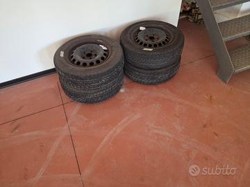 gomme da neve con cerchi in ferro