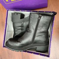 Stivaletti neri n. 40