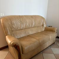 Divano beige in pelle