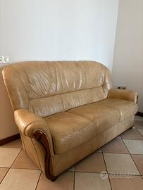 Divano beige in pelle