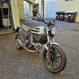 Ducati Scrambler 400 sixty2